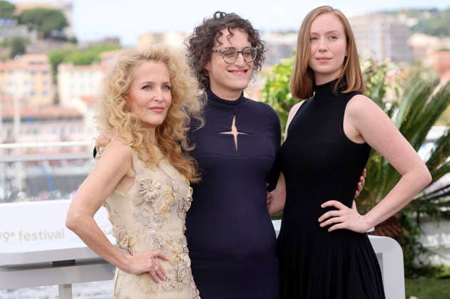 Gillian Anderson, Jane Schoenbrun und Hannah Einbinder beim Photocall zum Kinofilm Teenage Sex and Death at Camp Miasma auf dem Festival de Cannes 2026 79 Internationale Filmfestspiele von Cannes am Palais des Festivals. Cannes, 13.05.2026