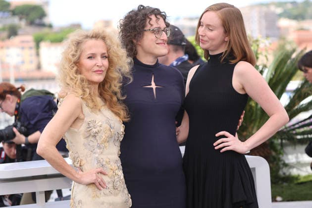 Gillian Anderson, Jane Schoenbrun und Hannah Einbinder beim Photocall zum Kinofilm Teenage Sex and Death at Camp Miasma auf dem Festival de Cannes 2026 79 Internationale Filmfestspiele von Cannes am Palais des Festivals. Cannes, 13.05.2026