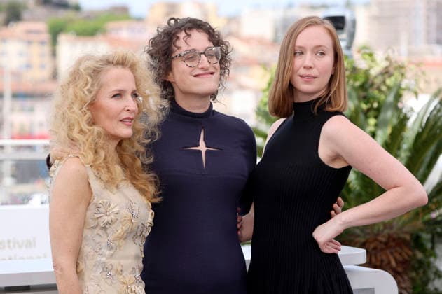 Gillian Anderson, Jane Schoenbrun und Hannah Einbinder beim Photocall zum Kinofilm Teenage Sex and Death at Camp Miasma auf dem Festival de Cannes 2026 79 Internationale Filmfestspiele von Cannes am Palais des Festivals. Cannes, 13.05.2026