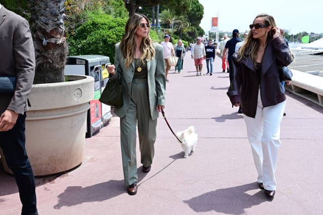 Model and TV presenter Heidi Klum walks her dog along the Croisette during the 79th Cannes Film Festival Romain Doucelin Bestimage  Copyright: xRomainxDoucelinx xBestimagexRomainxDoucelinx xBestimagex