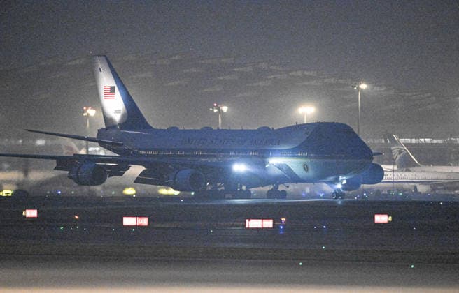 (260513) -- BEIJING, May 13, 2026 -- U.S. President Donald Trump arrives in Beijing on May 13, 2026, for a state visit to China. At the invitation of Chinese President Xi Jinping, Trump is visiting China from May 13 to 15. ) CHINA-BEIJING-U.S.-TRUMP-ARRIVAL (CN) DaixTianfang 
