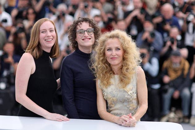 Gillian Anderson, Jane Schoenbrun and Hannah Einbinder at the Teenage Sex and Death at Camp Miasma photocall at the 79th annual Cannes Film Festival at Palais des Festivals on May 13, 2026 in Cannes, France Jacovides Moreau Bestimage Teenage Sex and Death at Camp Miasma photocall at the 79th annual Cannes Film Festival at Palais des Festivals on May 13, 2026 in Cannes, France Cannes France  Copyright: xJACOVIDES-MOREAUx xBESTIMAGExJACOVIDES-MOREAUx xBESTIMAGEx