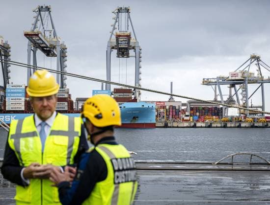 King Willem Alexander Visits the Port of Rotterdam - Netherlands His Majesty the King Willem Alexander and Minister of Justice and Security David van Weel will pay a working visit to the Port of Rotterdam on Wednesday, May 13, 2026, in the context of undermining and resilience. This visit will focus on both the response against international organized drug crime and resilience against hybrid and military threats. Photo by NLBeeld POOL Remko de Waal ABACAPRESS.COM Netherlands  Copyright: xBrunoxPress ABACAx