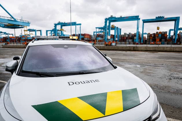 King visit the port of Rotterdam. Rotterdam, the Netherlands. 13 May 2026 A customs car during a visit by King Willem-Alexander and David van Weel, Minister of Justice and Security, at the port of Rotterdam. The visit is all about subversion and resilience against drug crime and military threats. Rotterdam The Netherlands  Copyright: xDPPA POOL RDWx