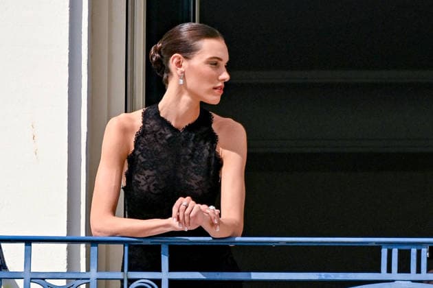 Canadian composer performer Charlotte Cardin in a photo shoot on a balcony at the Martinez hotel during the 79th International Film Festival in Cannes, France, on May 13, 2026 Gedeon Taieb Bestimage Canadian composer performer Charlotte Cardin in a photo shoot on a balcony at the Martinez hotel during the 79th International Film Festival in Cannes, France, on May 13, 2026 Cannes France  Copyright: xGedeonxTaiebx xBestimagexGedeonxTaiebx xBestimagex