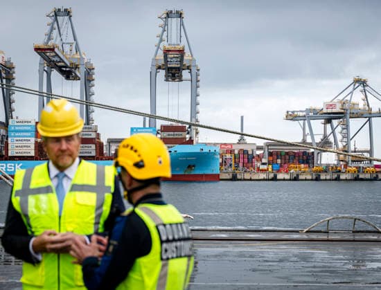13-05-2026 Rotterdam King Willem-Alexander visited, in the context of undermining and resilience, the customs office on the Maasvlakte and APM Terminals at the Port of Rotterdam. Â  Copyright: xPPEx