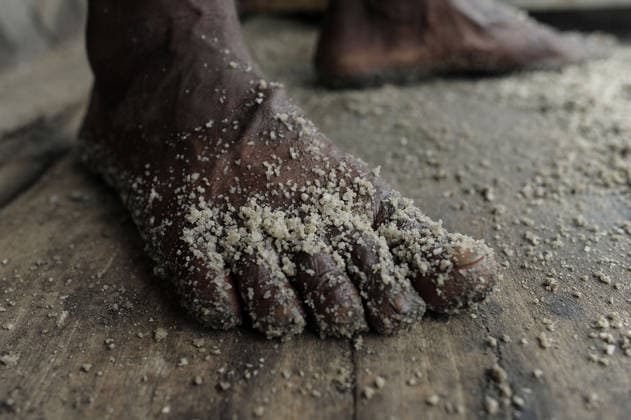 Detail of a worker s foot covered in salt at the local raw salt refineries industry to transport to Majhir Ghat to distributed across the country, highlighting the riverside hubÃ¢â‚¬â ¢s vital role in BangladeshÃ¢â‚¬â ¢s food supply chain. on May 13, 2026 in Chattogram, Bangladesh. Chattogram USA  - ZUMAe321 20260513_zia_e321_003 Copyright: xMdxRafayatxHaquexKhanx