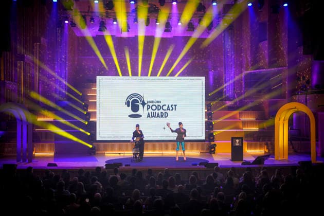 Verleihung Deutscher Podcast Award 2026. Moderatorinnen Gretel und Houmsi. Berlin, 13.05.2026. Berlin Deutschland Copyright: xDominikxButzmannx