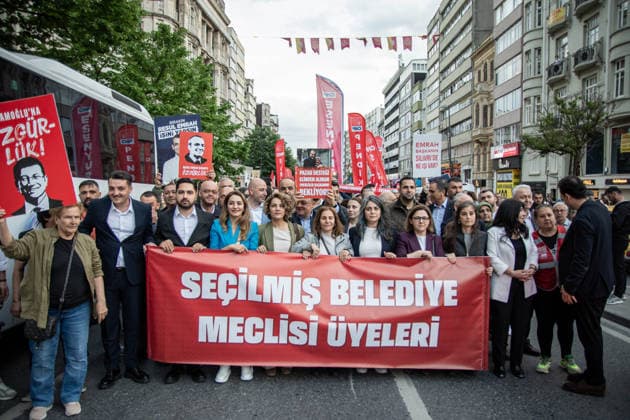 May 13, 2026, Istanbul, Istanbul, Turkey: Supporters of the Republican People s Party (CHP) take part in the first Ã¢â‚¬oeDemocracy and Freedom MarchÃ¢â‚¬Â organized by the Istanbul Provincial Presidency in Istanbul, Turkey, on May 13, 2026. The march began in front of the Ataturk Museum in the district of Sisli and ended in front of the Sisli Municipality building. Thousands of demonstrators participated in the rally, chanting slogans such as Ã¢â‚¬oeNo to trustee appointments,Ã¢â‚¬Â Ã¢â‚¬oeFreedom for political prisoners,Ã¢â‚¬Â and messages supporting detained mayors. Istanbul Turkey  - ZUMAt171 20260513_zip_t171_012 Copyright: xAbdullahxTepelix