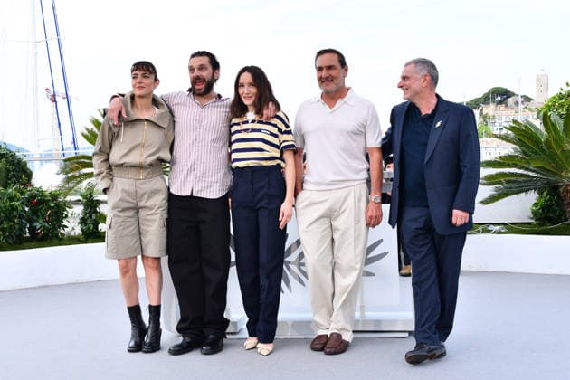 79th Cannes International Film Festival Photocall du film La Vénus Electrique 79th Cannes International Film Festival LA VENUS ELECTRIQUE photocall Gustave de Kervern, Madeleine Baudot, Vimala Pons, Pierre Salvadori, Pio Marmaï, Anaïs Demoustier and Gilles Lellouche pose during La Vénus Electrique The Electric Kiss photocall at the 79th annual Cannes Film Festival at Palais des Festivals Thomas Bohlen Starface 2026 05 12 455951 2026 05 13 Cannes France  Copyright: xThomasxBohlenx STAR_455951_055