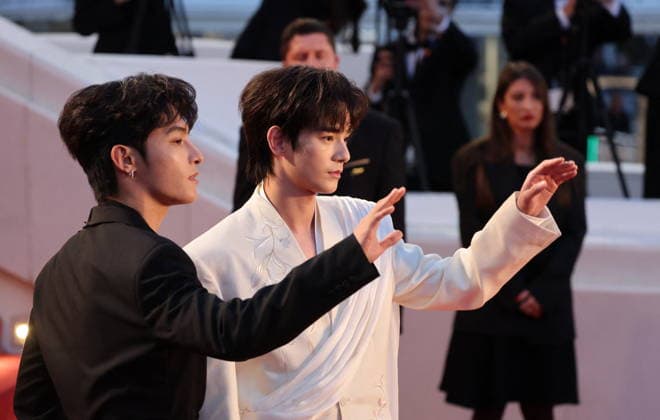 He Yan Chao et He Chang Xi Montée des marches du film Labandon lors du 79ème Festival International du Film de Cannes, le 13 mai 2026 Jacovides Moreau Bestimage Red carpet for Forsaken at the 79th Cannes International Film Festival on May 13, 2026 Cannes France  Copyright: xJACOVIDES-MOREAUx xBESTIMAGExJACOVIDES-MOREAUx xBESTIMAGEx
