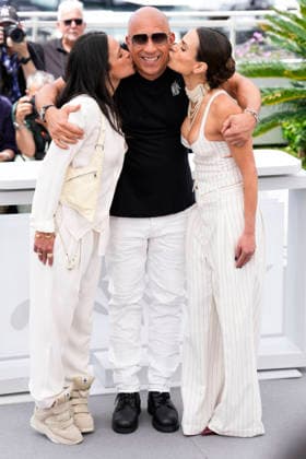 The Fast And The Furious Photocall - The 79th Annual Cannes Film Festival Michelle Rodriguez, Vin Diesel and Jordana Brewster hug during The Fast And The Furious photocall at the 79th annual Cannes Film Festival at Palais des Festivals on May 13, 2026 in Cannes, France. The Fast And The Furious Photocall - The 79th Annual Cannes Film Festival Cannes France Copyright: xDanielexCifalax xSOPAxImagesx _CIF6826