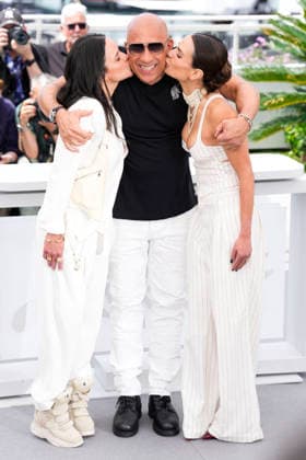 The Fast And The Furious Photocall - The 79th Annual Cannes Film Festival Michelle Rodriguez, Vin Diesel and Jordana Brewster hug during The Fast And The Furious photocall at the 79th annual Cannes Film Festival at Palais des Festivals on May 13, 2026 in Cannes, France. The Fast And The Furious Photocall - The 79th Annual Cannes Film Festival Cannes France Copyright: xDanielexCifalax xSOPAxImagesx _CIF6838