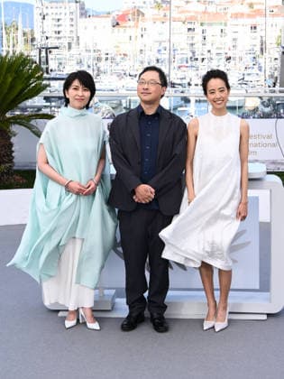 IPA84672817 - Cannes, 79th Cannes Film Festival 2026, day 2 - photocall of NAGI NOTES - Pictured: Takako Matsu, Koji Fukada and Shizuka Ishibaschi  Copyright: xAlbertoxTerenghix xPoolxPhotoxEventsx07x 84672817