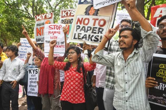 NEW DELHI, INDIA - MAY 14: Students from Krantikari Yuva Sangathan (KYS) and AID NEW DELHI, INDIA - MAY 14: Students from Krantikari Yuva Sangathan (KYS) and AIDSO protest at Jantar Mantar on May 14, 2026, demanding the disbanding of the National Testing Agency (NTA). The demonstrators called for a Supreme Court-monitored inquiry into the NEET-UG paper leak and the resignation of Education Minister Dharmendra Pradhan., Credit: AMIT SHUKLA amit Shukla Avalon  Copyright: x xxxxxxxxxxxxxxxxxxxxxxxxxxxxxxxxxxxAMITxSHUKLA x xamitxShuklax xAvalonx 1098903639