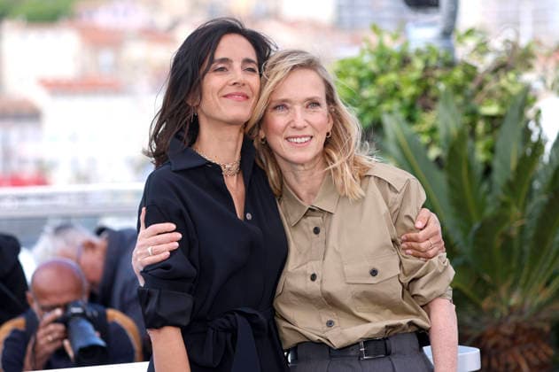 Charline Bourgeois-Tacquet und Lea Drucker beim Photocall zum Kinofilm La vie d une femme A Woman s Life auf dem Festival de Cannes 2026 79 Internationale Filmfestspiele von Cannes am Palais des Festivals. Cannes, 14.05.2026
