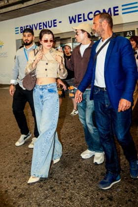 Becky Armstrong arrives at the Nice airport ahead of the 79th Cannes Film Festival, France, on May 14, 2026 Laetitia Notarianni Bestimage Celebs arrive at the Nice airport ahead of the 79th Cannes Film Festival, France, on May 14, 2026 Nice France  Copyright: xLaetitiaxNotarianni BestimagexLaetitiaxNotarianni Bestimagex