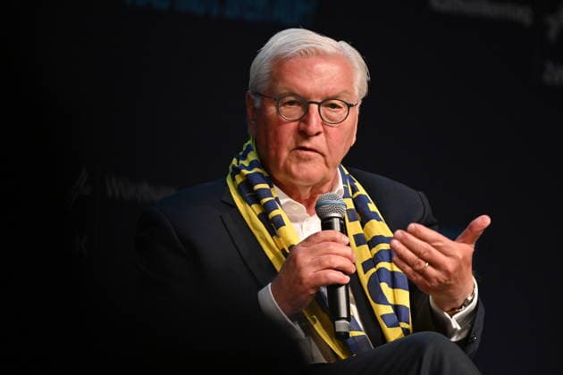 Podiumsdiskussion Wir sind die Demokratie - Ein Ehrentag fuer Zusammenhalt und Engagement auf dem Katholikentag in Wuerzburg. (Foto vom 14.05.2026: Bundespraesident Frank-Walter Steinmeier) Bis Sonntag werden beim 104. Deutschen Katholikentag unter dem biblischen Leitwort Hab Mut, steh auf! mehrere zehntausend Teilnehmende zu insgesamt 900 Veranstaltungen erwartet. Das Treffen soll angesichts von Krieg, Klimawandel, sozialer Spaltung sowie Vertrauenskrisen in Politik und Kirche dazu ermutigen, nach Wegen fuer die Zukunft zu suchen. (Siehe epd-Meldung vom 14.05.2026) EDITORIAL USE ONLY *** Panel discussion We are the democracy A day of honor for cohesion and commitment at the Katholikentag in Wuerzburg Photo from 14 05 2026 German Presid Copyright: epd-bild DanielxPeter epd-Katholikentag_Wuerzburg73-kopieren.jpeg