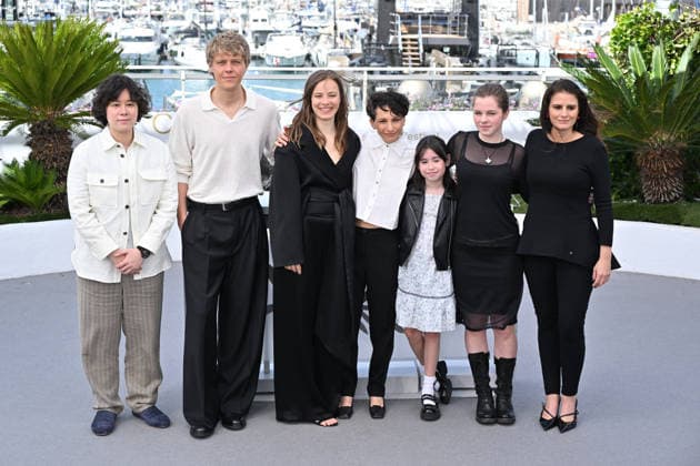 79th Cannes Film Festival: El Deshielo (The Meltdown) photocall CANNES, FRANCE - MAY 14: (L to R) Taiwanese-US producer Alex Lo, Polish actor Jakub Gierszae, German actress Saskia Rosendahl, Chilean director and screenwriter Manuela Martelli, Chilean actress Maya O Rourke, chilean actress Maia Rae Domagala and Chilean producer Alejandra Garcia pose during a photocall for the film El Deshielo (The Meltdown) at the 79th edition of the Cannes Film Festival in Cannes, France on May 14, 2026. Mustafa Yalcin Anadolu Cannes France. Editorial use only. Please get in touch for any other usage.  Copyright: x2026xAnadoluxMustafaxYalcinx