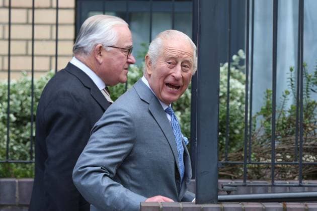 May 14, 2026, London, England, United Kingdom: UK King CHARLES III greets members of the local community outside Jewish Care during a visit to Golders Green in north-west London. The King met representatives of the Jewish community following recent antisemitic attacks in the area. London United Kingdom  - ZUMAa279 20260514_zsp_a279_006 Copyright: xZeynepxDemirxAslimx