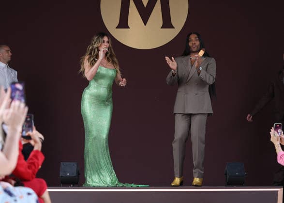 Heidi Klum and Low Roach at the Magnum fashion show on the Magnum Cannes beach during the 79th Cannes International Film Festival, France, May 14, 2026 Denis Guignebourg Bestimage After announcing the launch of Maison Magnum®, haute couture opens its exceptional podium to A Castillon for an exclusive showcase on May 14 on the Magnum Cannes beach on the occasion of the 79th Cannes Film Festival. Previously at the heart of Maison Magnum® an inaugural fashion show artistically directed by L Roach and couture silhouettes imagined by V Weinsanto celebrating a shared vision of pleasure as a sensory experience, at the crossroads of gourmandise and creativity This new take on gourmandise through creativity and contemporary culture will be crowned  Copyright: xDenisxGuignebourgx xBestimagexDenisxGuignebourgx xBestimagex