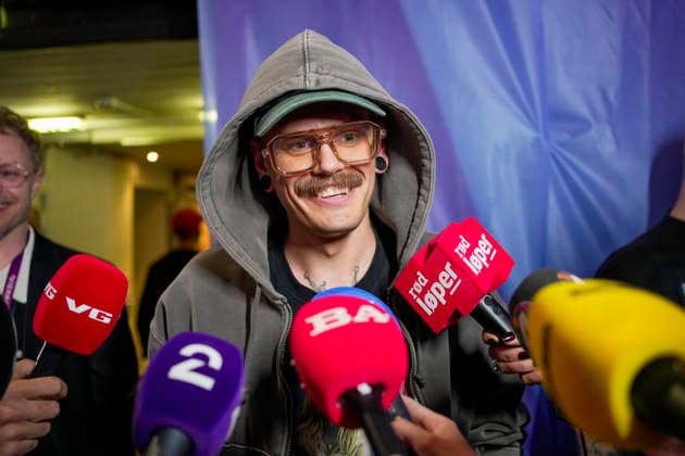 Eurovision 2026 Wien, osterrike 20260514. Jonas Love moter norsk presse noen timer for han gar pa scenen som Norges representant i andre semifinale under arets Eurovision Song Contest. Foto: Terje Bendiksby NTB Wien osterrike lsYjKK9BC3Q EDITORIAL USE ONLY Ref:_ENTlsYjKK9BC3Q.jpg *** Eurovision 2026 Vienna, Austria 20260514 Jonas Love meets the Norwegian press a few hours before he goes on stage as Norways representative in the second semi-final of this years Eurovision Song Contest Photo Terje Bendiksby NTB Vienna, Austria lsYjKK9BC3Q EDITORIAL USE ONLY Ref ENTlsYjKK9BC3Q jpg  Copyright: xTerjexBendiksbyx xNTBx