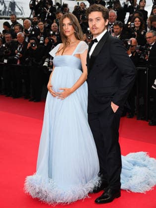 IPA84691294 - Cannes, 79th Cannes Film Festival 2026, evening 3 - red carpet of Histoires Paralleles (Parallel Tales). Pictured is pregnant Barbara Palvin, Dylan Sprouse  Copyright: xManuelexMangiarottix xPoolxPhotoxEventsx07x 84691294
