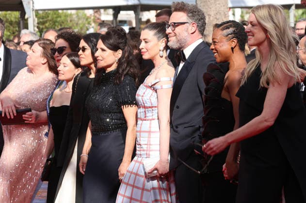 Vicky Patel, Sugar Lyn Beard, Abbi Jacobson, Julia Louis-Dreyfus, Lauren Miller Rogen, Seth Rogen, Samira Wiley und Leah Nelson bei der Premiere des Kinofilms Fatherland auf dem Festival de Cannes 2026 79. Internationale Filmfestspiele von Cannes im Palais des Festivals. Cannes, 14.05.2026