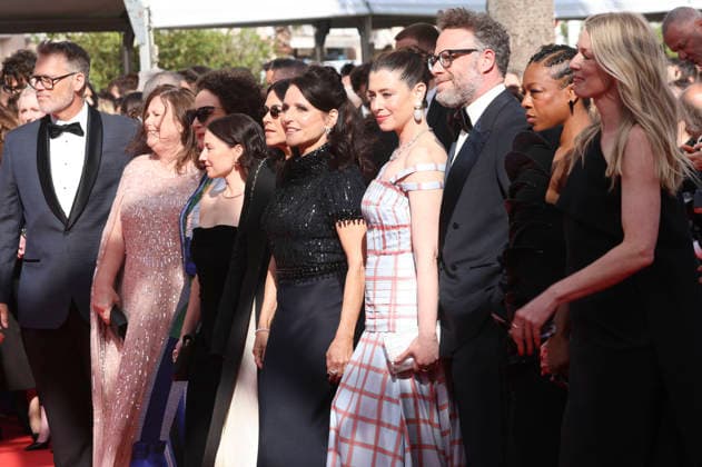 Steve Barnett, Vicky Patel, Sugar Lyn Beard, Abbi Jacobson, Julia Louis-Dreyfus, Lauren Miller Rogen, Seth Rogen, Samira Wiley und Leah Nelson bei der Premiere des Kinofilms Fatherland auf dem Festival de Cannes 2026 79. Internationale Filmfestspiele von Cannes im Palais des Festivals. Cannes, 14.05.2026