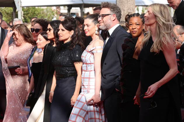 Vicky Patel, Sugar Lyn Beard, Abbi Jacobson, Julia Louis-Dreyfus, Lauren Miller Rogen, Seth Rogen, Samira Wiley und Leah Nelson bei der Premiere des Kinofilms Fatherland auf dem Festival de Cannes 2026 79. Internationale Filmfestspiele von Cannes im Palais des Festivals. Cannes, 14.05.2026