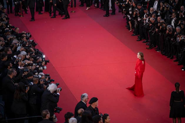 Cannes Histoires Paralleles Red Carpet EB French actress Isabelle Huppert arrives for the screening of the film Histoires Paralleles (Parallel Tales) at the 79th edition of the Cannes Film Festival in Cannes, southern France on May 14, 2026.Photo by Eliot Blondet ABACAPRESS.COM Cannes France France  Copyright: xBlondetxEliot ABACAx