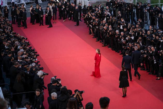 Cannes Histoires Paralleles Red Carpet EB French actress Isabelle Huppert arrives for the screening of the film Histoires Paralleles (Parallel Tales) at the 79th edition of the Cannes Film Festival in Cannes, southern France on May 14, 2026.Photo by Eliot Blondet ABACAPRESS.COM Cannes France France  Copyright: xBlondetxEliot ABACAx