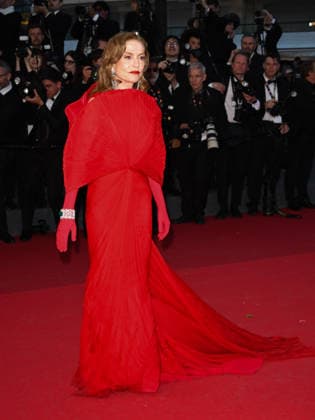 IPA84692586 - Cannes, 79th Cannes Film Festival 2026, evening 3 - red carpet of Histoires Paralleles (Parallel Tales). In the photo Isabelle Huppert  Copyright: xManuelexMangiarottix xPoolxPhotoxEventsx07x 84692586