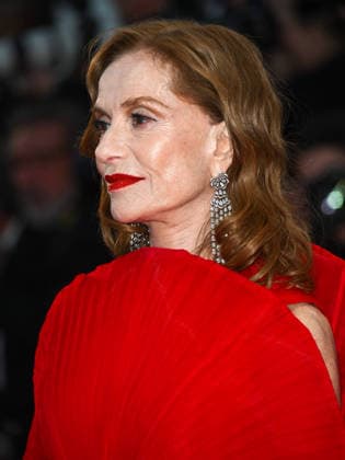 IPA84692651 - Cannes, 79th Cannes Film Festival 2026, evening 3 - red carpet of Histoires Paralleles (Parallel Tales). In the photo Isabelle Huppert  Copyright: xManuelexMangiarottix xPoolxPhotoxEventsx07x 84692651
