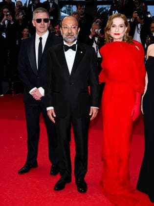 IPA84692492 - Cannes, 79th Cannes Film Festival 2026, evening 3 - red carpet of HISTOIRES PARALLÃˆLES (PARALLEL TALES). Pictured: Alexandre Mallet-Guy, Asghar Farhadi, Isabelle Huppert  Copyright: xTerenghi Ipa-Agency.netx xPoolxPhotoxEventsx07x 84692492