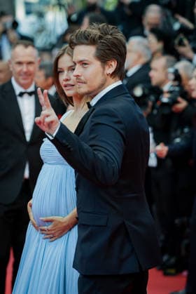 79ème Festival International du Film de Cannes Montée des marches du film Histoires Parallèles 79th International Cannes Film Festival Red Carpet with Parallel Tales 456016 2026 05 14 Cannes France Sprouse, Dylan Palvin, Barbara  Copyright: xLionelxGuericolas MPPx STAR_456016_002