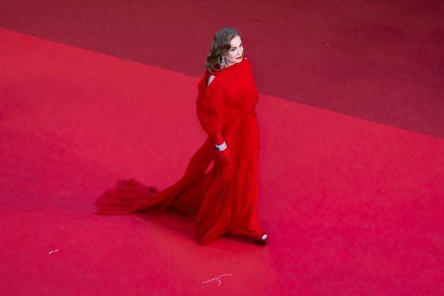 Isabelle Huppert Montée des marches du film Histoires parallèles lors du 79ème Festival International du Film de Cannes, le 14 mai 2026 Camilla Canalini Bestimage Red carpet for Parallel tales at the 79th Cannes International Film Festival on May 14, 2026 Cannes France  Copyright: xCamillaxCanalinix xBestimagexCamillaxCanalinix xBestimagex