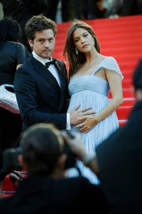 79ème Festival International du Film de Cannes Montée des marches du film Histoires Parallèles 79th International Cannes Film Festival Red Carpet with Parallel Tales 456016 2026 05 14 Cannes France Sprouse, Dylan Palvin, Barbara  Copyright: xLionelxGuericolas MPPx STAR_456016_006
