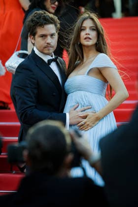 79ème Festival International du Film de Cannes Montée des marches du film Histoires Parallèles 79th International Cannes Film Festival Red Carpet with Parallel Tales 456016 2026 05 14 Cannes France Sprouse, Dylan Palvin, Barbara  Copyright: xLionelxGuericolas MPPx STAR_456016_008