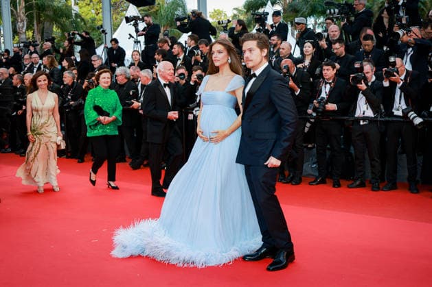 79ème Festival International du Film de Cannes Montée des marches du film Histoires Parallèles 79th International Cannes Film Festival Red Carpet with Parallel Tales 456016 2026 05 14 Cannes France Sprouse, Dylan Palvin, Barbara  Copyright: xLionelxGuericolas MPPx STAR_456016_013