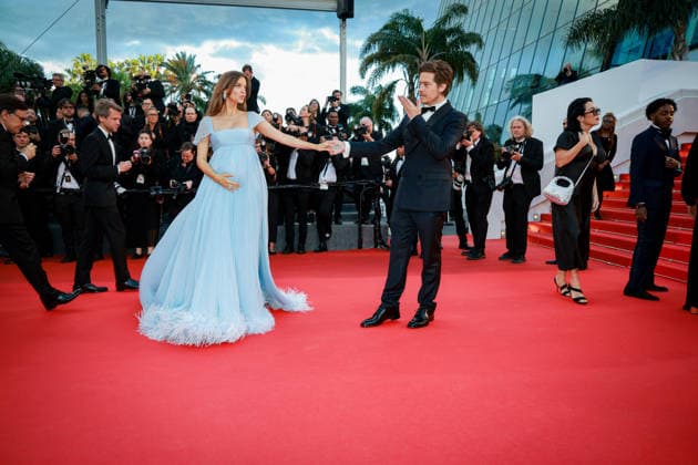 79ème Festival International du Film de Cannes Montée des marches du film Histoires Parallèles 79th International Cannes Film Festival Red Carpet with Parallel Tales 456016 2026 05 14 Cannes France Sprouse, Dylan Palvin, Barbara  Copyright: xLionelxGuericolas MPPx STAR_456016_018
