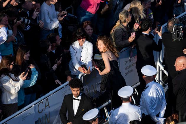 Julia Piaton Bijoux Tasaki Montée des marches du film Histoires parallèles lors du 79ème Festival International du Film de Cannes, le 14 mai 2026 Camilla Canalini Bestimage Red carpet for Parallel tales at the 79th Cannes International Film Festival on May 14, 2026 Cannes France  Copyright: xCamillaxCanalinix xBestimagexCamillaxCanalinix xBestimagex