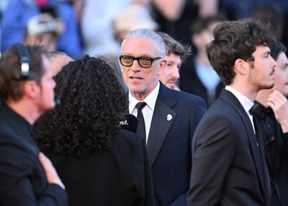 79th Cannes Film Festival: Histoires Paralleles (Parallel Tales) screening CANNES, FRANCE - MAY 14: French actor Vincent Cassel (C) arrives for the screening of the film Histoires Paralleles (Parallel Tales) at the 79th edition of the Cannes Film Festival in Cannes, France on May 14, 2026. Mustafa Yalcin Anadolu Cannes France. Editorial use only. Please get in touch for any other usage.  Copyright: x2026xAnadoluxMustafaxYalcinx