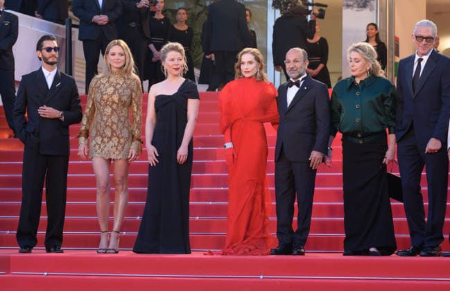 Parallel Tales Premiere at 79th Festival de Cannes - Cannes, France CANNES, FRANCE. May 14, 2026: Pierre Niney, Virginie Efira, India Hair, Isabelle Huppert, Asghar Farhadi, Catherine Deneuve & Vincent Cassel at the premiere for Parallel Tales at the 79th Festival de Cannes. Picture: Paul Smith Featureflash Cannes France  Copyright: xPaulxSmithx xFeatureflashx