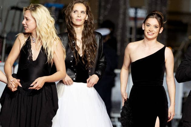 Kim Higelin Bijoux Tasaki , Marion Le Corroler, Mara Taquin Montée des marches du film Sanguine lors du 79ème Festival International du Film de Cannes, le 14 mai 2026 Olivier Borde Bestimage Red carpet for Species at the 79th Cannes International Film Festival on May 14, 2026 Cannes France  Copyright: xOLIVIERxBORDEx xBESTIMAGExOLIVIERxBORDEx xBESTIMAGEx