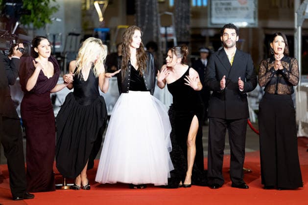 Sonia Faidi, Kim Higelin Bijoux Tasaki , Marion Le Corroler, Mara Taquin, Sami Outalbali et Carole Lambert Montée des marches du film Sanguine lors du 79ème Festival International du Film de Cannes, le 14 mai 2026 Olivier Borde Bestimage Red carpet for Species at the 79th Cannes International Film Festival on May 14, 2026 Cannes France  Copyright: xOLIVIERxBORDEx xBESTIMAGExOLIVIERxBORDEx xBESTIMAGEx