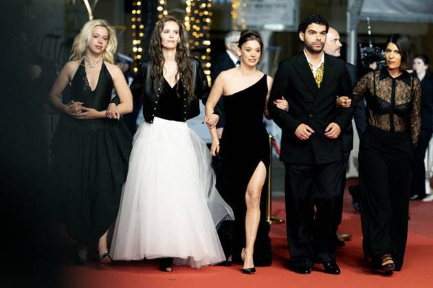 Kim Higelin Bijoux Tasaki , Marion Le Corroler, Mara Taquin, Sami Outalbali et Carole Lambert Montée des marches du film Sanguine lors du 79ème Festival International du Film de Cannes, le 14 mai 2026 Olivier Borde Bestimage Red carpet for Species at the 79th Cannes International Film Festival on May 14, 2026 Cannes France  Copyright: xOLIVIERxBORDEx xBESTIMAGExOLIVIERxBORDEx xBESTIMAGEx