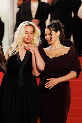 Kim Higelin Bijoux Tasaki , Sonia Faidi Montée des marches du film Sanguine lors du 79ème Festival International du Film de Cannes, le 14 mai 2026 Jacovides Moreau Bestimage Red carpet for Species at the 79th Cannes International Film Festival on May 14, 2026 Cannes France  Copyright: xJACOVIDES-MOREAUx xBESTIMAGExJACOVIDES-MOREAUx xBESTIMAGEx