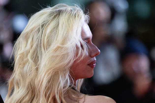 Kim Higelin Bijoux Tasaki Montée des marches du film Sanguine lors du 79ème Festival International du Film de Cannes, le 14 mai 2026 Olivier Borde Bestimage Red carpet for Species at the 79th Cannes International Film Festival on May 14, 2026 Cannes France  Copyright: xOLIVIERxBORDEx xBESTIMAGExOLIVIERxBORDEx xBESTIMAGEx