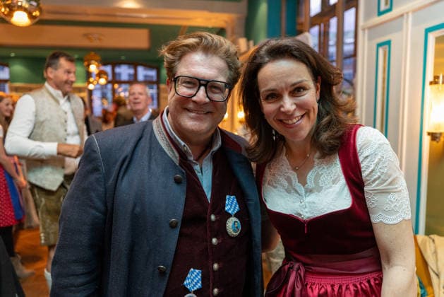 14.05.2026, Francis Fulton-Smith und Gabriele Weigel , Welcome-Abend der Pferd International München in der Eventlocation The Resi am Viktualienmarkt in München. *** 14 05 2026, Francis Fulton Smith and Gabriele Weigel , Welcome Evening of Pferd International Munich at the event location The Resi at Viktualienmarkt in Munich